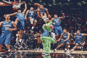世界杯-库里在雄鹿之战上演神迹，NBA赛事规则更新引发新一轮风暴